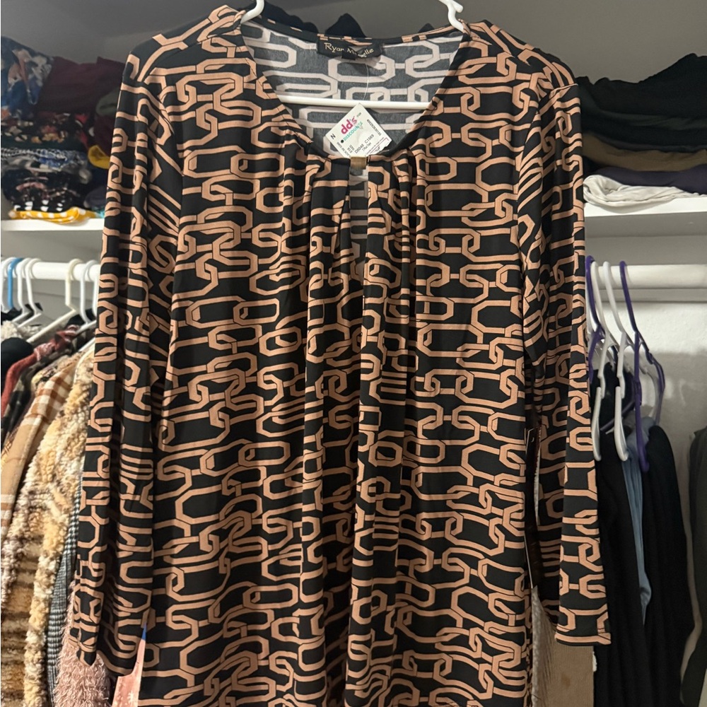 Elegant Chain Pattern Blouse - Black and Tan